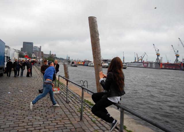 party-people challenging people passing by: who can throw a rotten lemon farther into the Elbe?